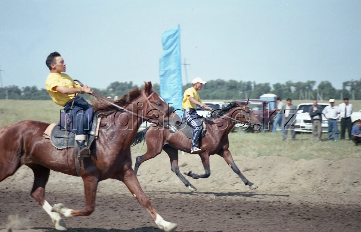 Ұзынағашта ат жарысы - фото 1