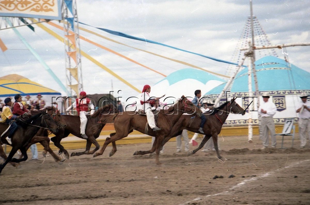 Астанада ат жарысы - фото 1