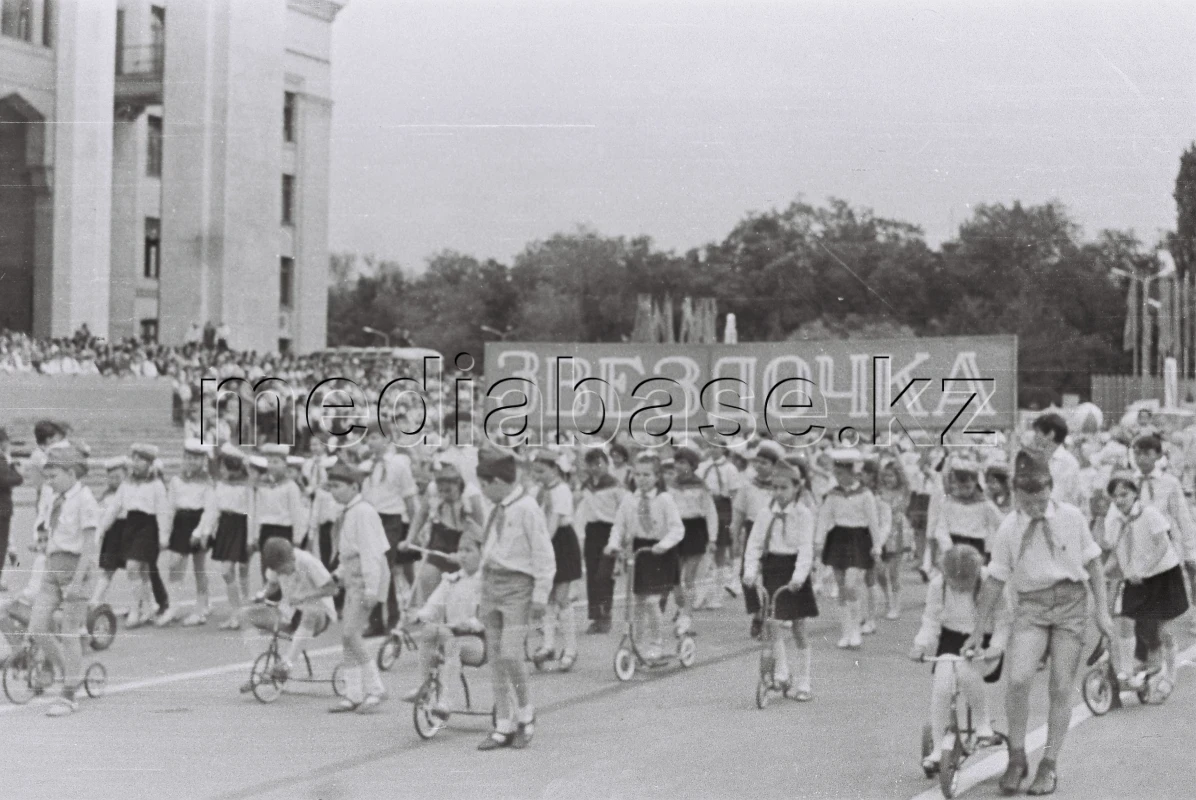 Алматыдағы жас шекарашылар - фото 1