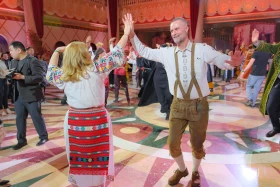 Бүркіт, асық, ұлттық би: Елшілер Наурызды қалай тойлады - фото 10