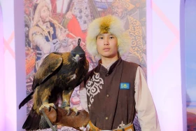 Бүркіт, асық, ұлттық би: Елшілер Наурызды қалай тойлады - фото 12