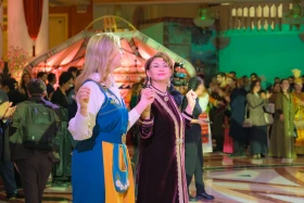 Бүркіт, асық, ұлттық би: Елшілер Наурызды қалай тойлады - фото 16