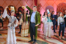 Бүркіт, асық, ұлттық би: Елшілер Наурызды қалай тойлады - фото 23