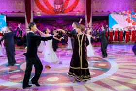 Бүркіт, асық, ұлттық би: Елшілер Наурызды қалай тойлады - фото 26