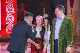 Бүркіт, асық, ұлттық би: Елшілер Наурызды қалай тойлады - фото 28