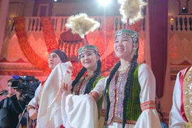 Бүркіт, асық, ұлттық би: Елшілер Наурызды қалай тойлады - фото 44