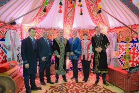 Бүркіт, асық, ұлттық би: Елшілер Наурызды қалай тойлады - фото 64