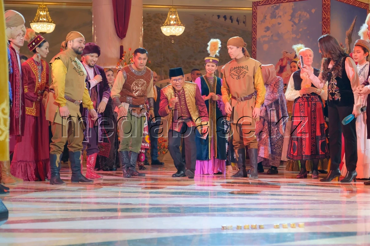 Бүркіт, асық, ұлттық би: Елшілер Наурызды қалай тойлады - фото 1