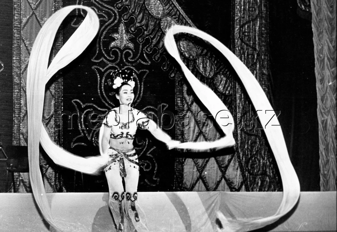 Ересектер мен балалар арасындағы спорттық және көркем би жарысы - фото 1