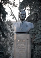 Алматыдағы Д.А.Қонаевтың ескерткішіне гүл шоқтары қойылды - фото 2