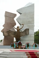 Алматыдағы «Азаттық таңы» монументіне гүл шоқтары қойылды - фото 8