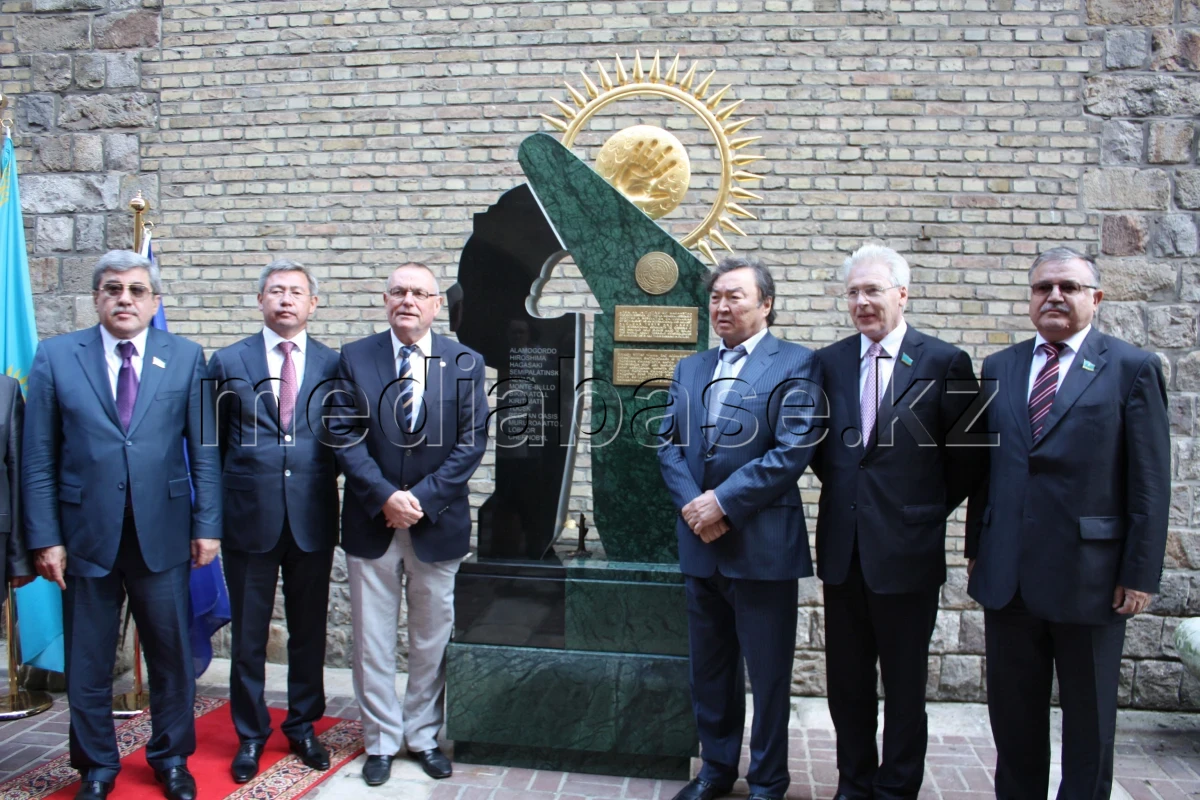 В бельгийском г.Ипре открыт Казахстанский памятник жертвам ядерных испытаний - фото 1