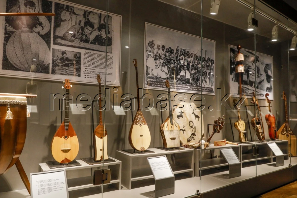 Домбыра күні: Ұлы орындаушылардың, композиторлардың және ақындардың аспаптары қандай көрінеді - фото 1