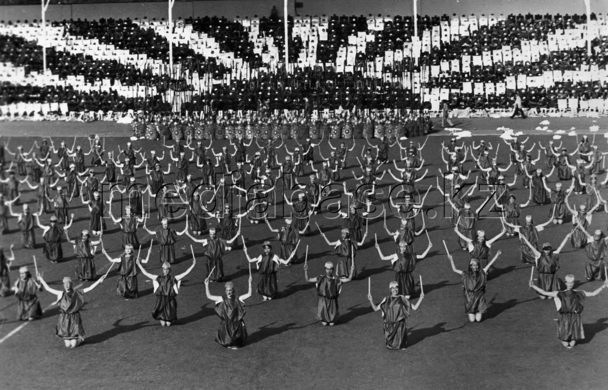 1984 жылы 1 мамыр мерекесін қалай атап өтті - фото 1