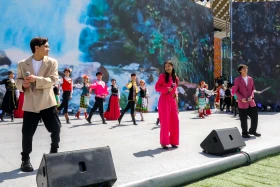 Алматылықтар Бірлік күнін тойлап жатыр - фото 3