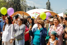 Алматылықтар Бірлік күнін тойлап жатыр - фото 5