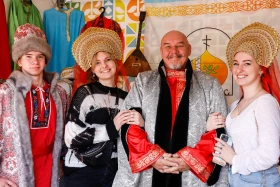 Алматылықтар Бірлік күнін тойлап жатыр - фото 11