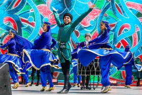 Алматылықтар Бірлік күнін тойлап жатыр - фото 15