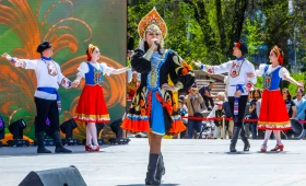 Алматылықтар Бірлік күнін тойлап жатыр - фото 16