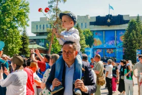 Алматылықтар Жеңістің 79 жылдығын тойлады - фото 13