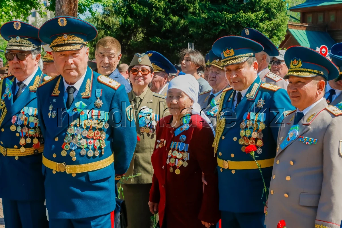 Алматылықтар Жеңістің 79 жылдығын тойлады - фото 1