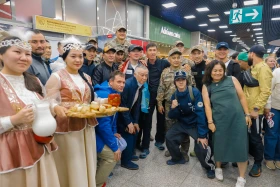 Алматыда Эверестті бағындырған альпинистерді салтанатты түрде қарсы алды - фото 7