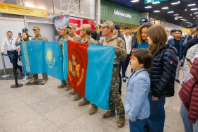 Алматыда Эверестті бағындырған альпинистерді салтанатты түрде қарсы алды - фото 8