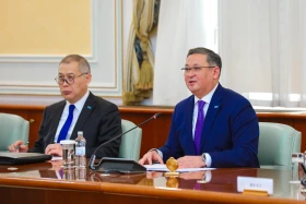 Қытайдың Сыртқы істер министрі Қазақстанға келді - фото 2