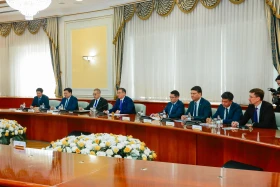 Қытайдың Сыртқы істер министрі Қазақстанға келді - фото 4