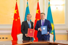 Қытайдың Сыртқы істер министрі Қазақстанға келді - фото 8