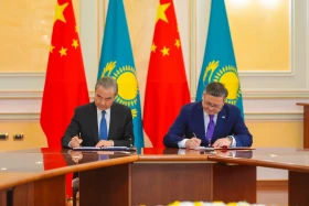 Қытайдың Сыртқы істер министрі Қазақстанға келді - фото 9