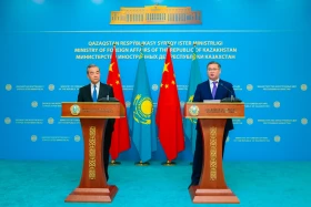 Қытайдың Сыртқы істер министрі Қазақстанға келді - фото 11