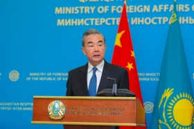 Қытайдың Сыртқы істер министрі Қазақстанға келді - фото 12
