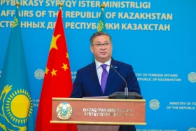 Қытайдың Сыртқы істер министрі Қазақстанға келді - фото 13