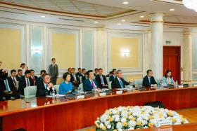 Қытайдың Сыртқы істер министрі Қазақстанға келді - фото 14