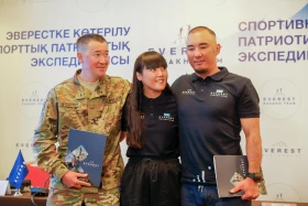 Эвересті бағындырған қазақстандық альпинистерге пәтер берілді - фото 3