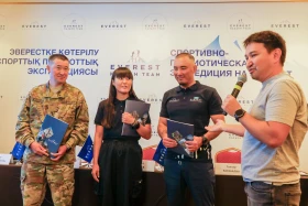 Эвересті бағындырған қазақстандық альпинистерге пәтер берілді - фото 6