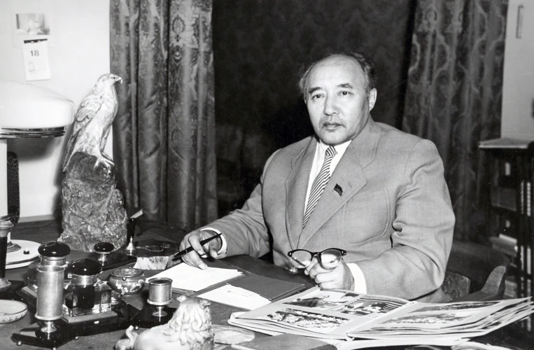 Mukhtar Auezov