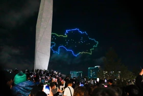 Астанада дрондар шоуын 100 мыңнан астам адам тамашалады - фото 9