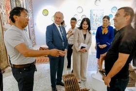 Астанада өзбек өнерінің көрмесі ашылды - фото 14