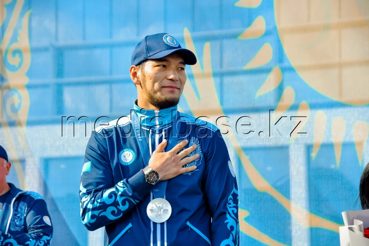 Астаналықтар Олимпиада жүлдегері Нұрбек Оралбайды қарсы алды - фото 1