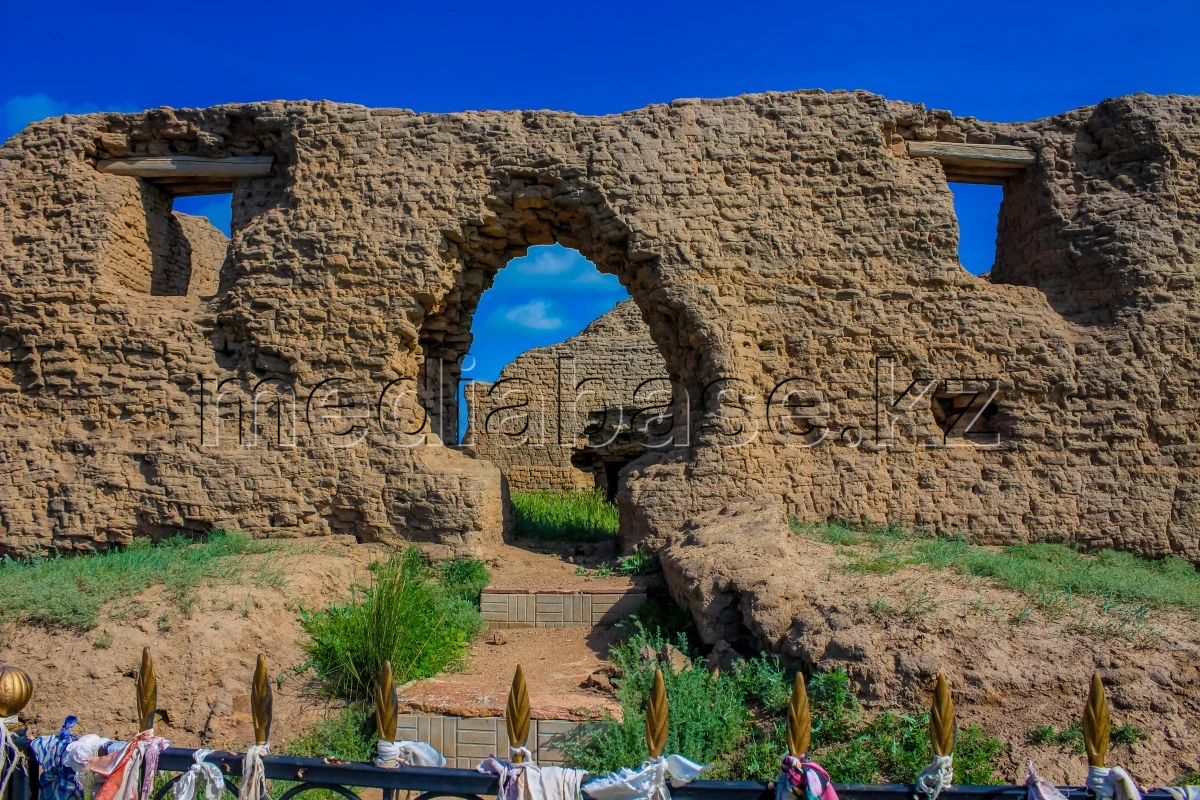 Кусбек торе кесенеси в Каркаралах - фото 1