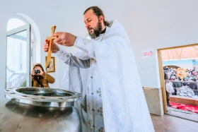 Алматыда шомылдыру рәсімінен өту - фото 11