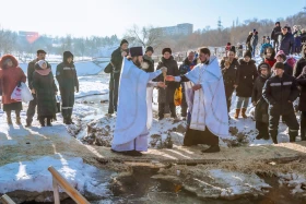 Алматыда шомылдыру рәсімінен өту - фото 17