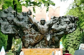 Алматыда ескерткіштері - фото 5