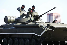 АСТАНАДАҒЫ ӘУЕ ПАРАДЫ: Әскери ұшқыштар асқан шеберлік үлгісін көрсетті - фото 42