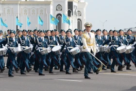 АСТАНАДАҒЫ ӘУЕ ПАРАДЫ: Әскери ұшқыштар асқан шеберлік үлгісін көрсетті - фото 52