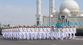 АСТАНАДАҒЫ ӘУЕ ПАРАДЫ: Әскери ұшқыштар асқан шеберлік үлгісін көрсетті - фото 53