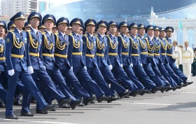 АСТАНАДАҒЫ ӘУЕ ПАРАДЫ: Әскери ұшқыштар асқан шеберлік үлгісін көрсетті - фото 57