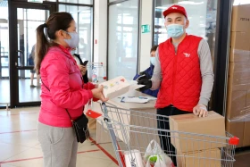 Елордалық мыңдаған балаға әлеуметтік көмек және маскалар тарату - фото 4